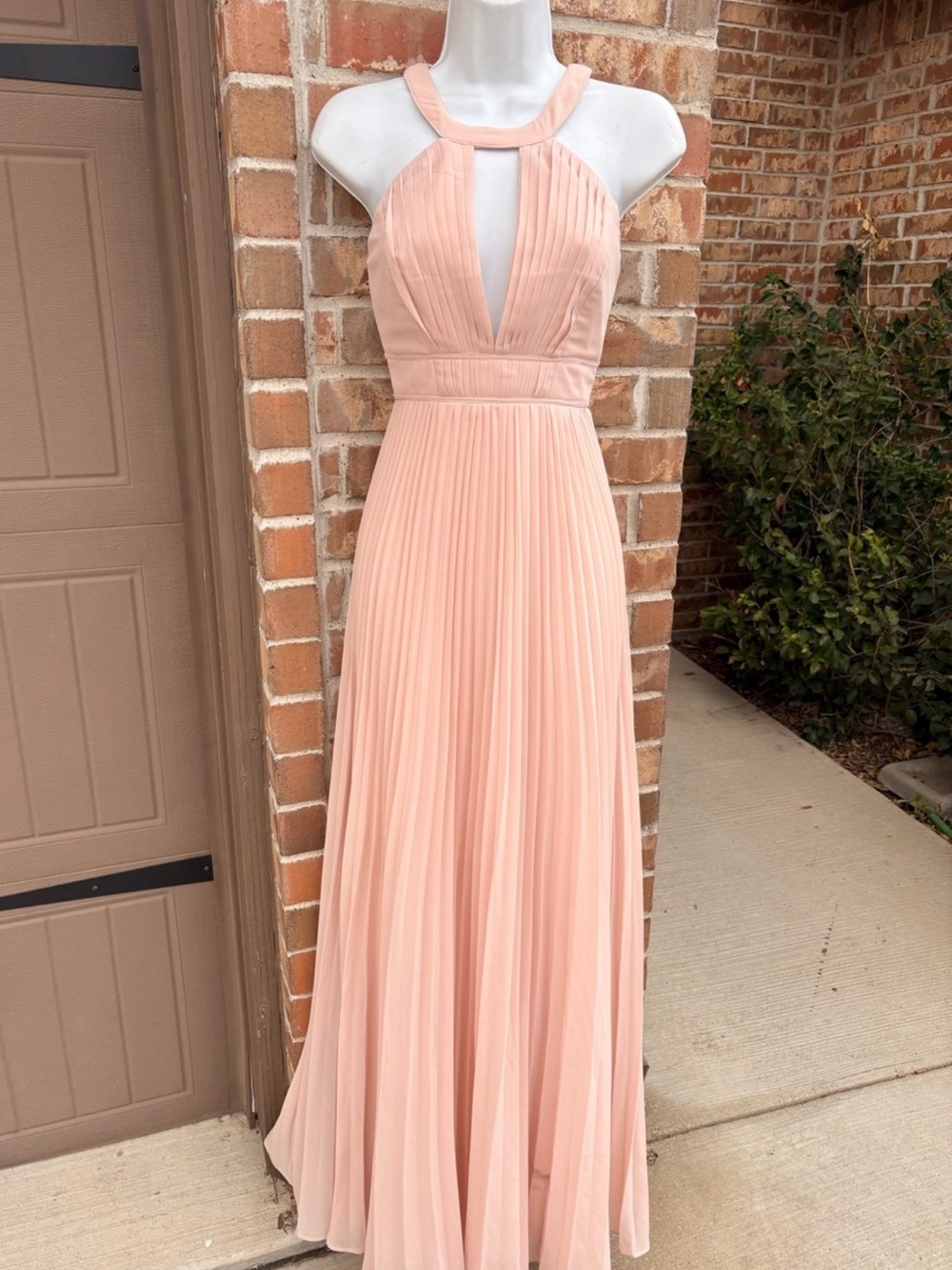 Lulu's Blush Pink Pleated Halter Maxi Gown size XS NWT